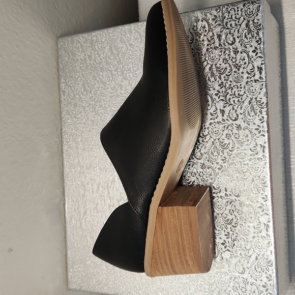 CYNTHIA ROWLEY SIZE 9 Elegant Black Leather Women's Shoes - Picture 3 of 12